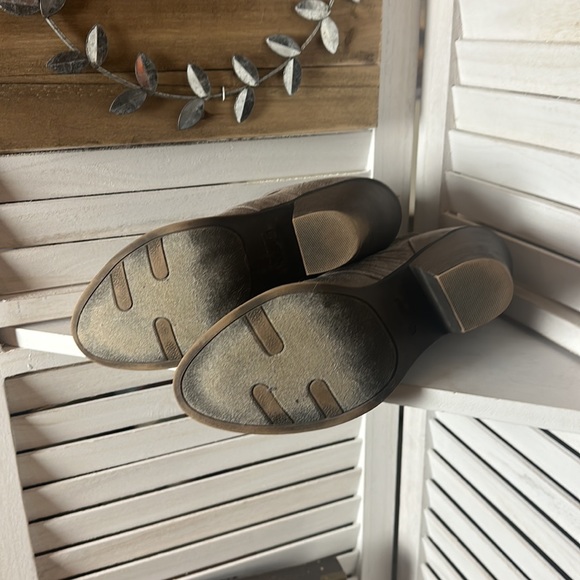 Fergalicious Doe Barley Ankle Bootie Tan - Picture 6 of 7